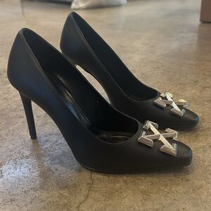 Off White / Virgil Abloh Silver Metal Arrow Toe Heeled Black Pump Logo Shoe